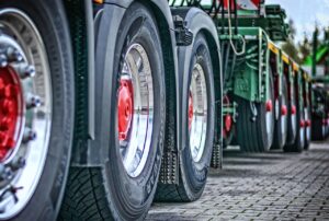 グローブが重いと肘痛が起こる理由とその対策は？